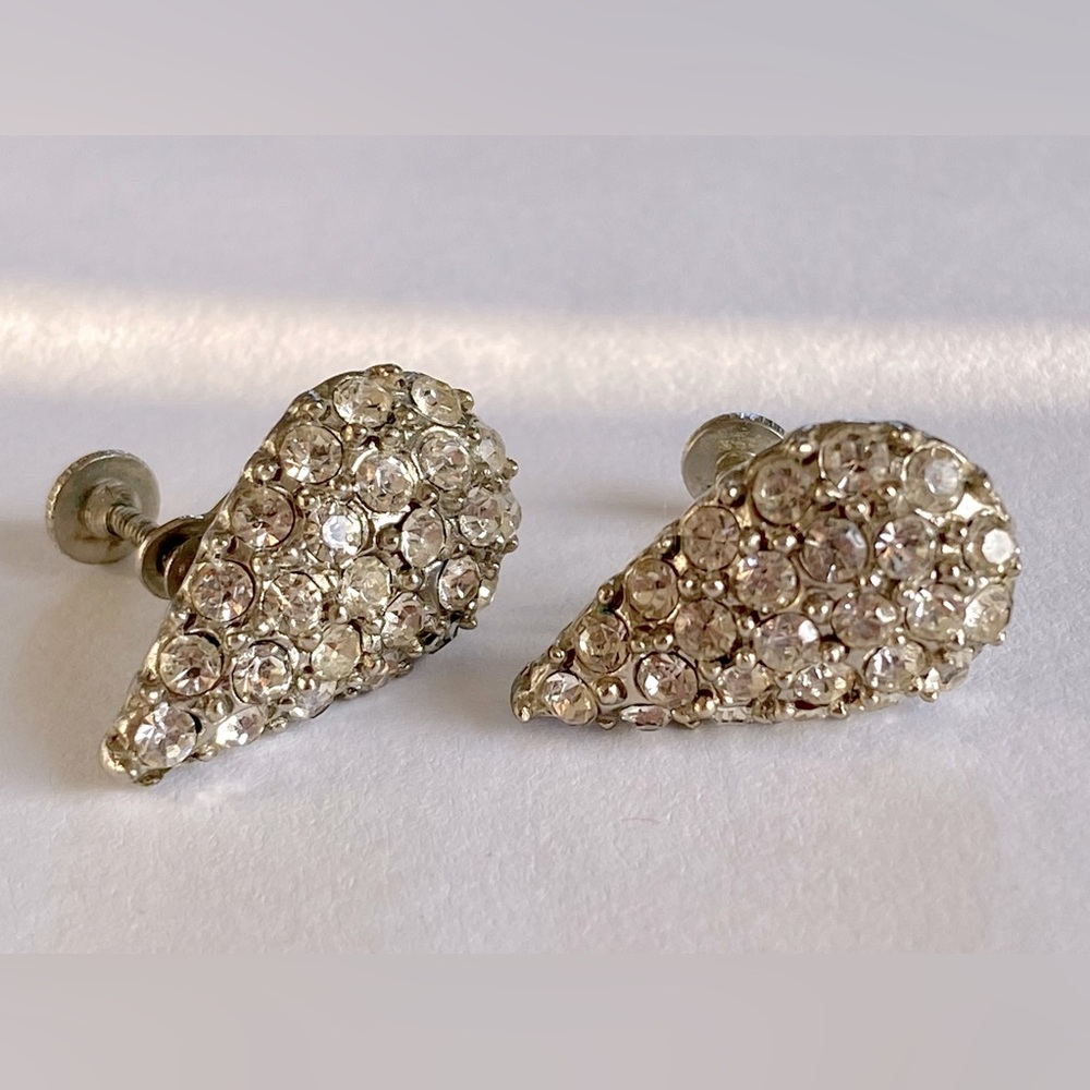 1960s Vintage Drop shaped pave rhinestone clip-on silvertone earrings 🫐